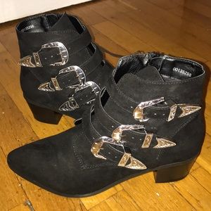 NEVER WORN black buckled booties